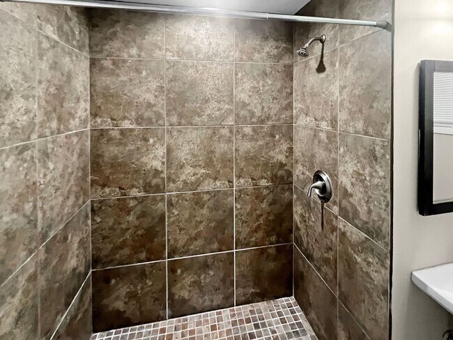 Building Photo - 244 E Haven Dr