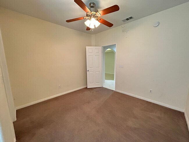 Building Photo - 2-Bedroom 2-Bathroom in Gated Community!