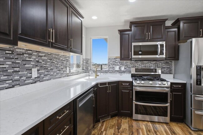 Building Photo - 2106 E Sunnyvale Dr