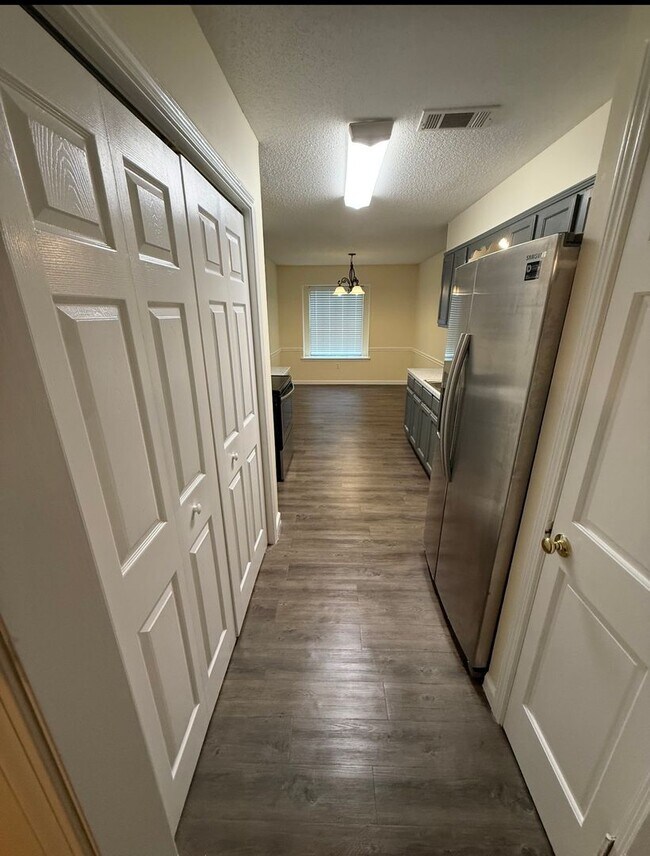 Building Photo - Beautifully updated 3-bedroom, 2.5-bathroom home