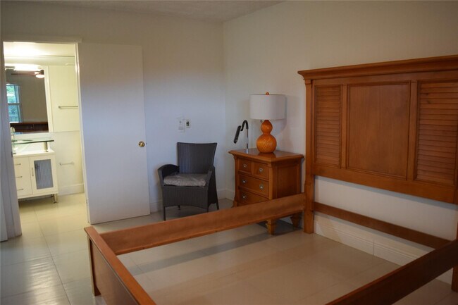 Building Photo - 13250 SW 4th Ct