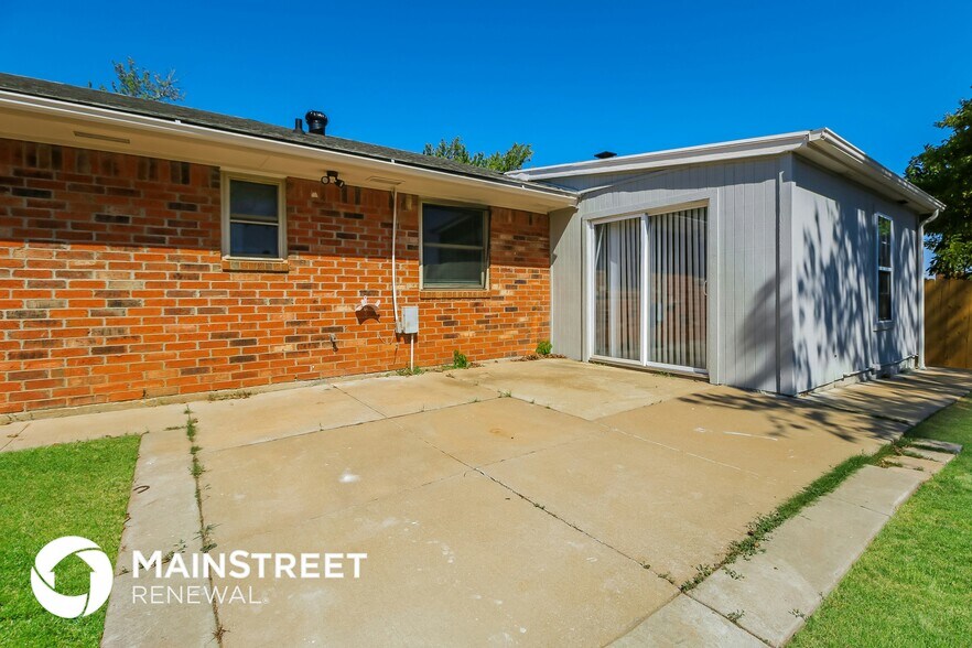 Building Photo - 8716 Tracy Dr