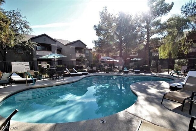 Building Photo - 555 E Silverado Ranch Blvd