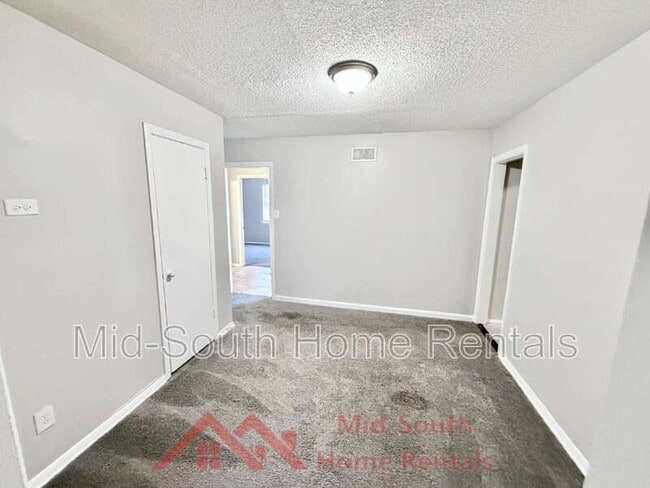 Building Photo - 3243 Boone St