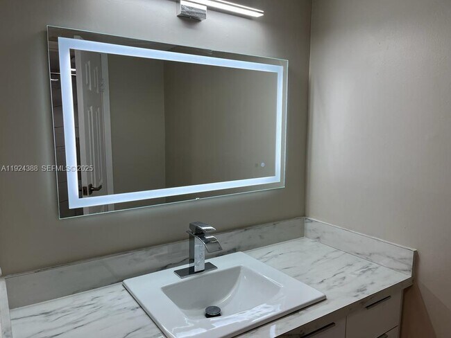 Building Photo - 4848 NW 24th Ct