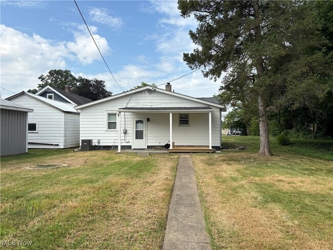 Building Photo - 1631 E High Ave