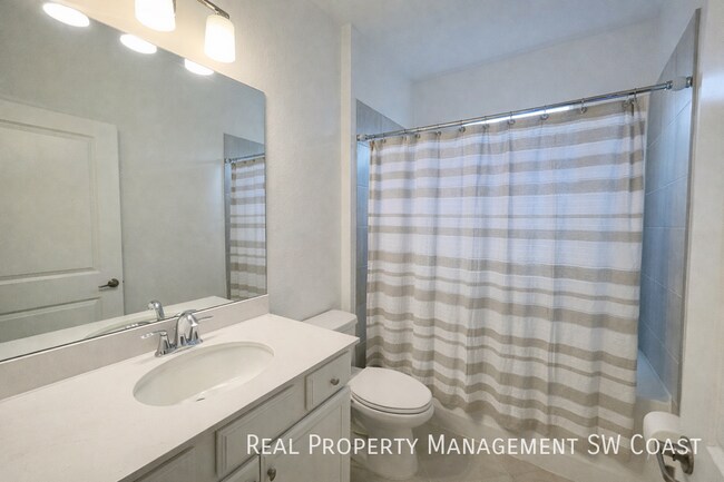 Building Photo - 2555 Vine Ave