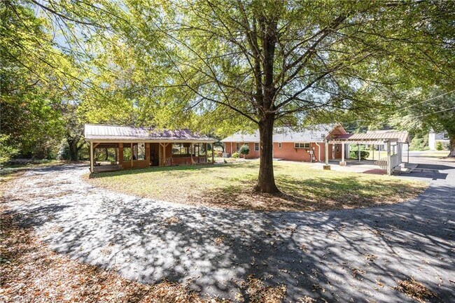 Building Photo - 1 BED 1 BATH ALL UTILITES INCLUDED