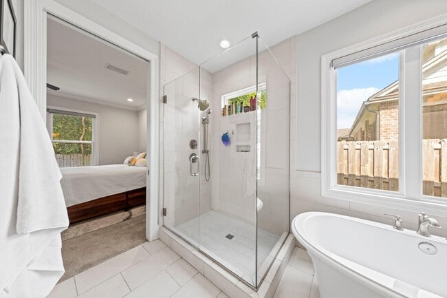 Building Photo - 802 Raihope Way