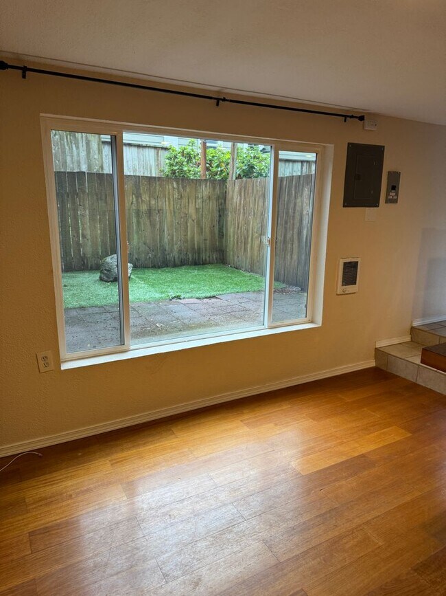 Building Photo - 1bd/1ba Seattle Home
