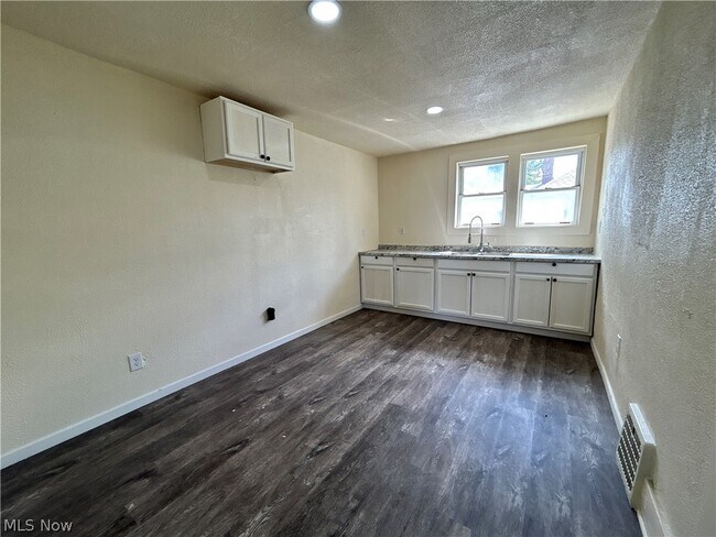 Building Photo - 1317 Plum St