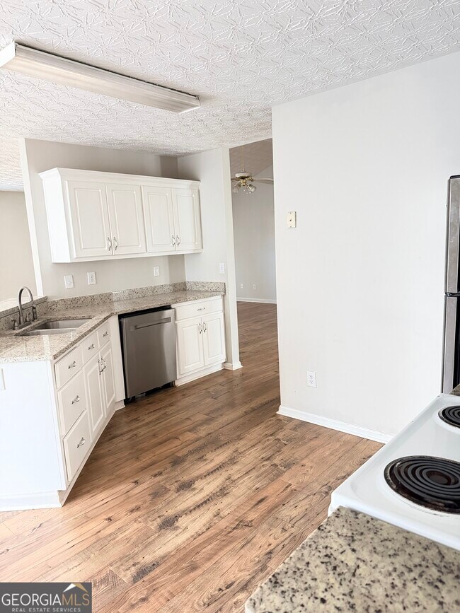 Building Photo - 128 Shadowbrooke Cir SW