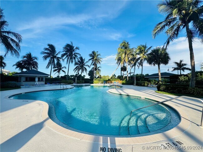 Building Photo - 5051 N Hwy A1A