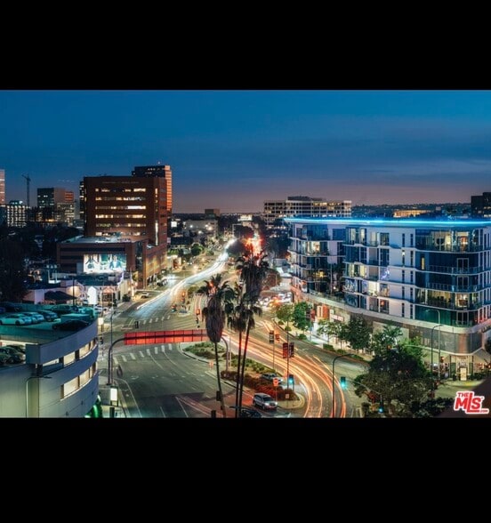 Building Photo - 321 S San Vicente Blvd
