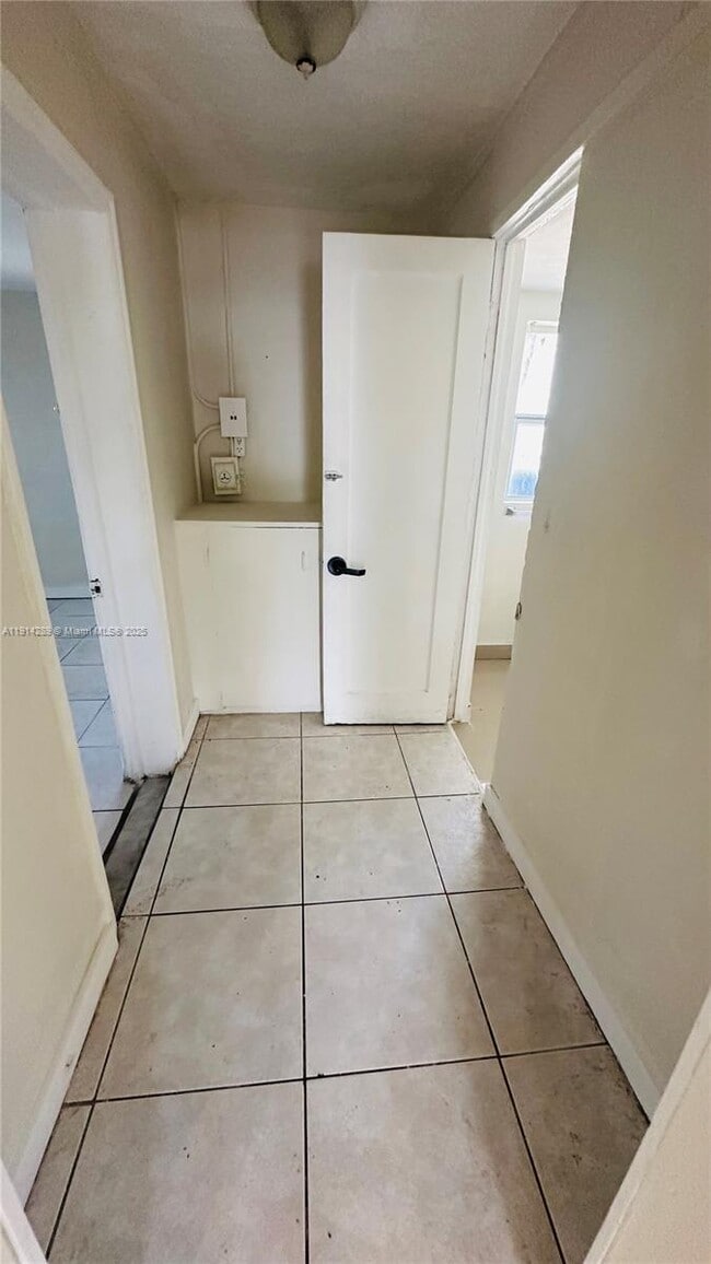 Building Photo - 2250 NE 136th St