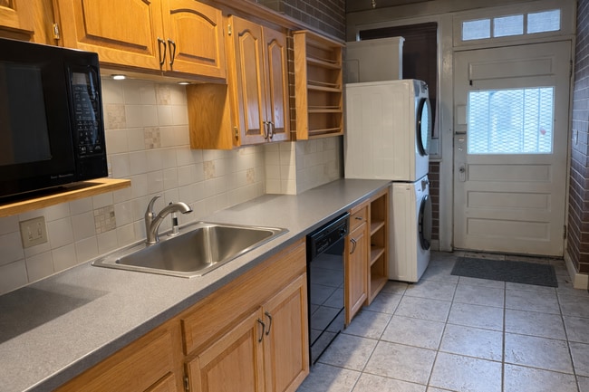 Building Photo - FULLY Furnished Plaza Condo