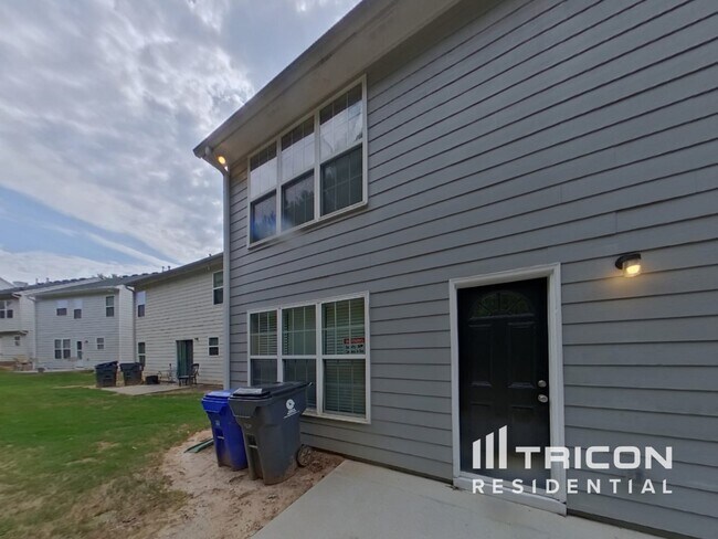 Building Photo - 9521 Lakeview Rd