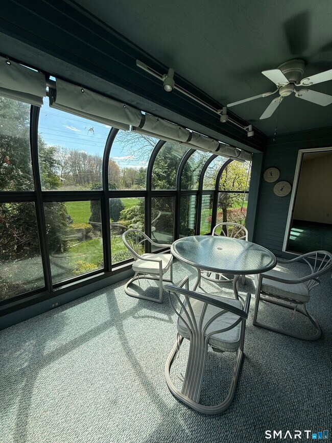 Building Photo - 504 Sandstone Dr