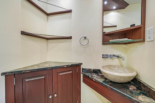 Building Photo - 12812 Raymond Dr