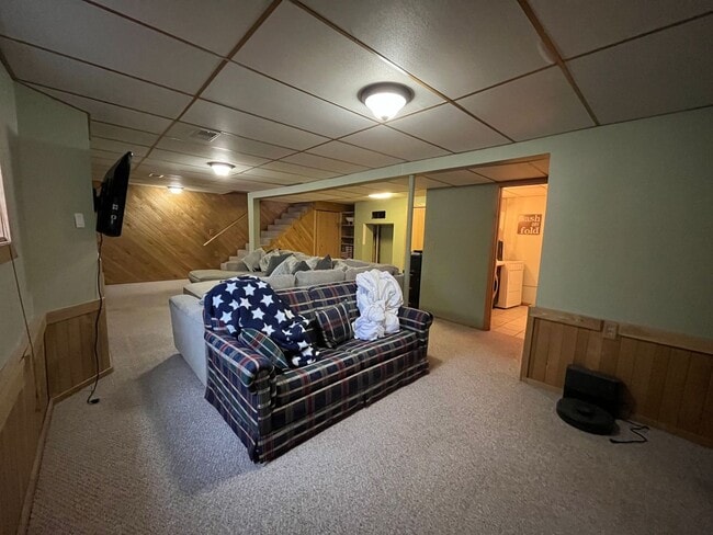 Building Photo - Beautiful 3 Bedroom / 2 Bath on 7 Acres!