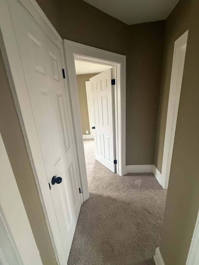 Building Photo - 15512 Mendota St