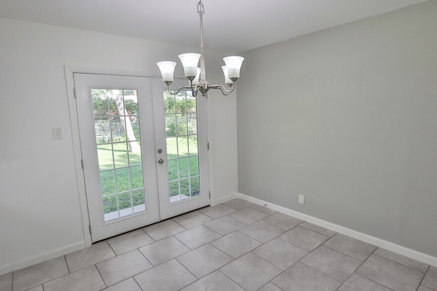 Building Photo - 309 E Wright Blvd