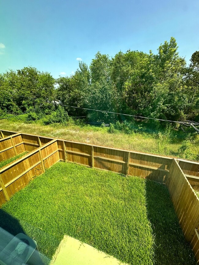 Building Photo - 8159 Tate St