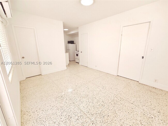 Building Photo - 7400 Harding Ave