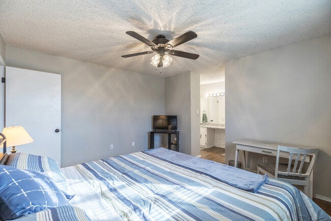 Building Photo - 5701 Quail Run St