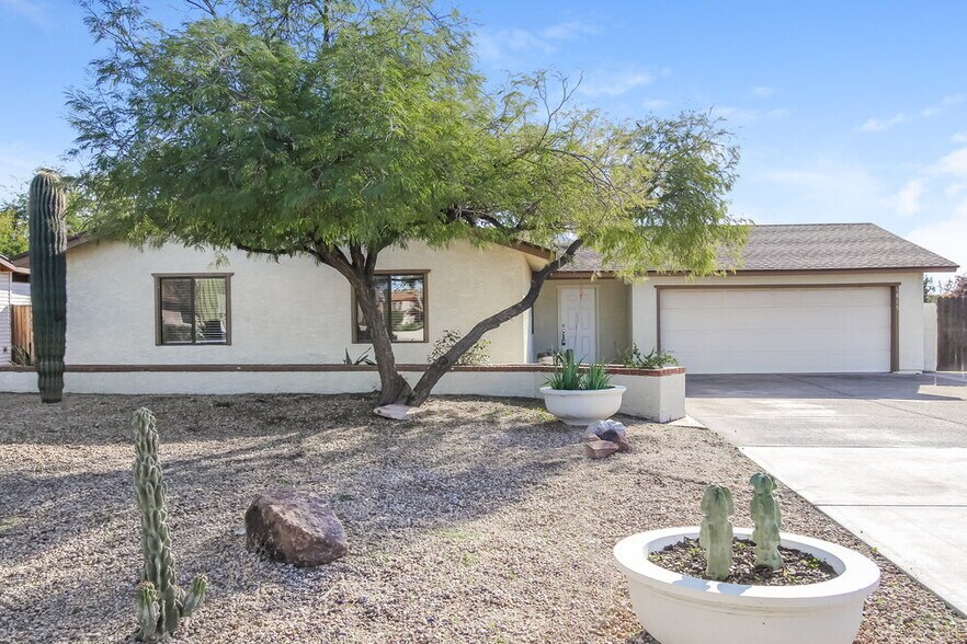Primary Photo - 1815 W Wikieup Ln