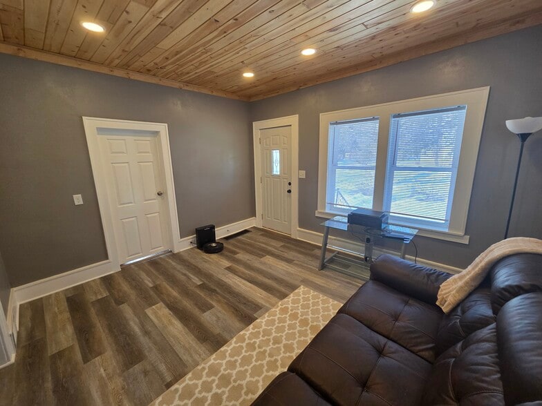 Living room - 302 2nd Ave NE