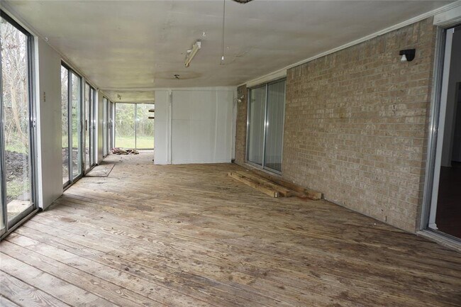 Building Photo - 3306 Dixie Farm Rd