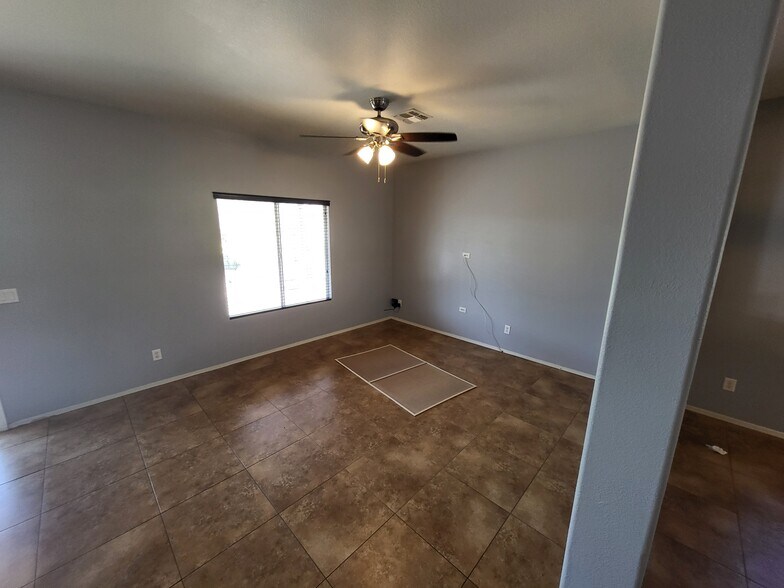 Building Photo - 3363 W Sagebrush Hills Ct