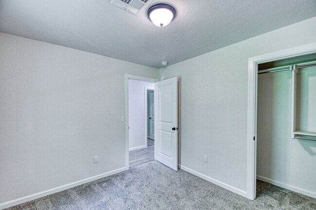 Building Photo - 932 Varenna Ct