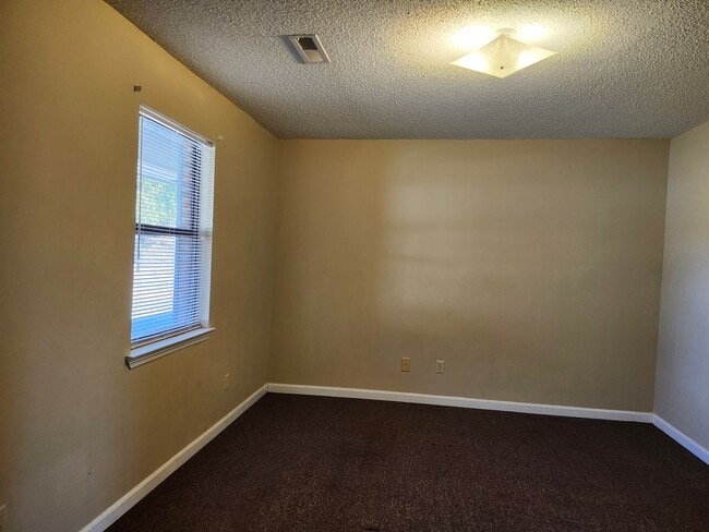 Building Photo - 101 Lytle Rd