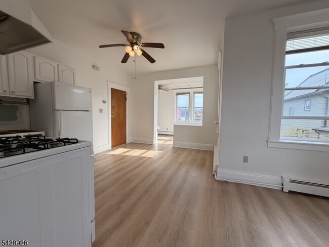 Building Photo - 536 Lake Ave