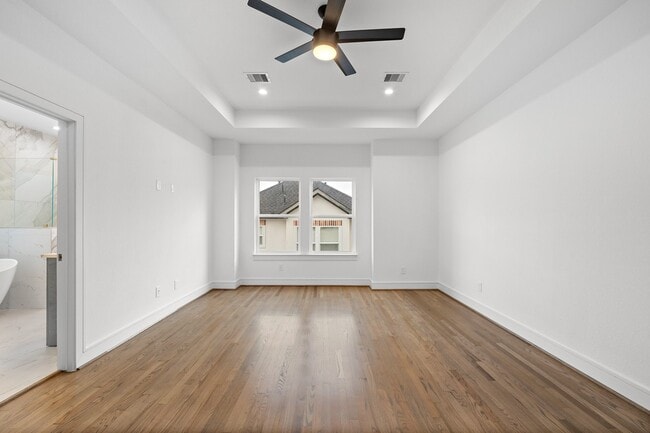 Building Photo - 1013 E 28th St