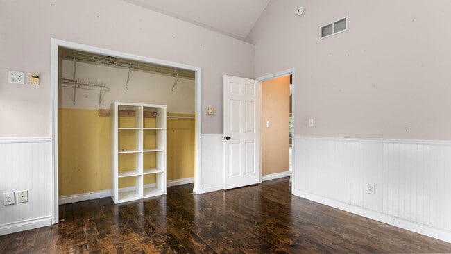 Building Photo - 9069 Emerson Dr