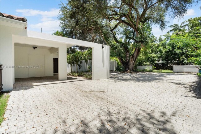 Building Photo - 5810 Maggiore St