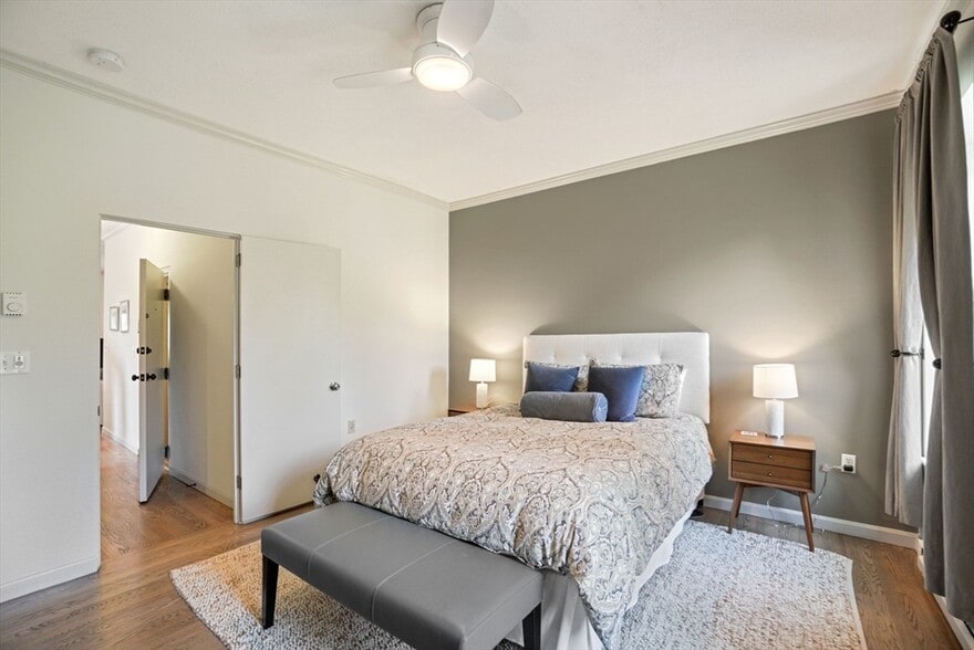 Building Photo - 239 W Newton St