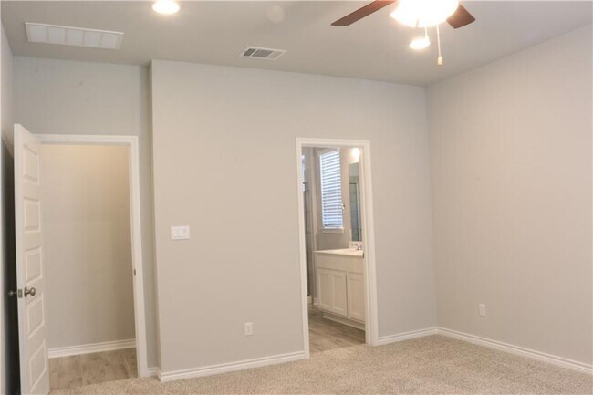 Building Photo - 1124 Oak Chase Wy