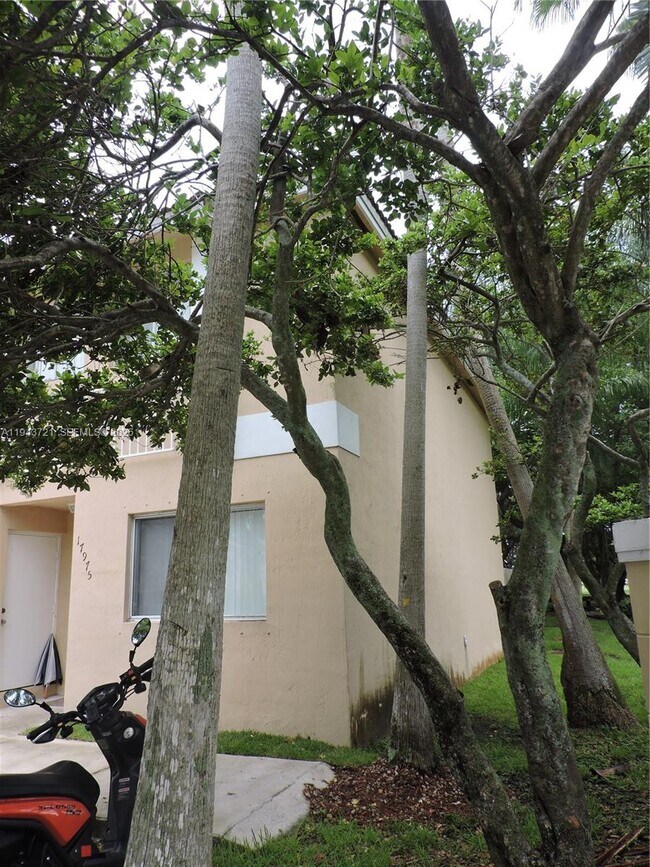 Building Photo - 17975 SW 140th Ct