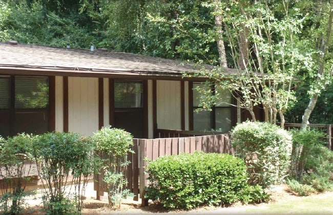 Primary Photo - Garden Gate Apartments