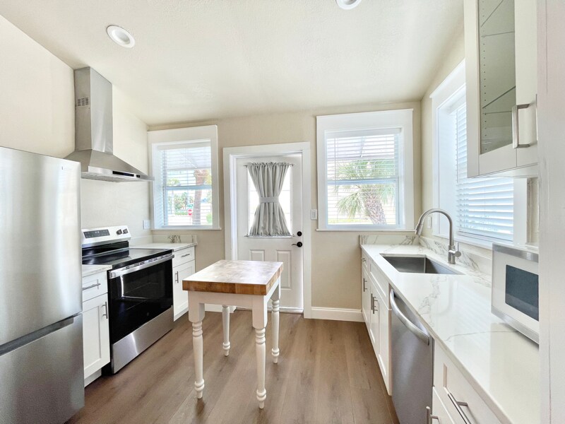 Building Photo - 7700 Boca Ciega Dr