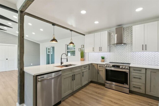 Building Photo - Fully Renovated Mid-Century Modern Home on Amelia Island – 3BR / 3BA