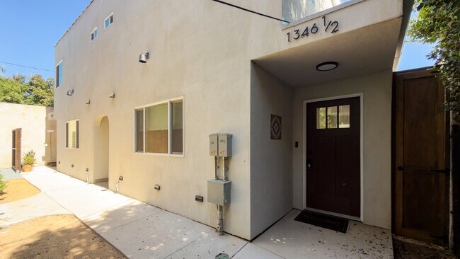 Building Photo - 1346  S Dunsmuir Ave -1/2