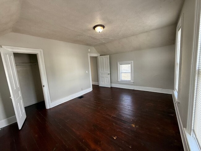 Building Photo - 4 Bedroom, 1.5 Bath Home – Swan Neighborho...