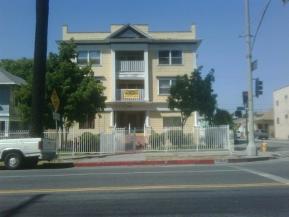 2033 E 4th St - BEAUTIFUL DORMITORY STYLE HOUSING AVAILABLE