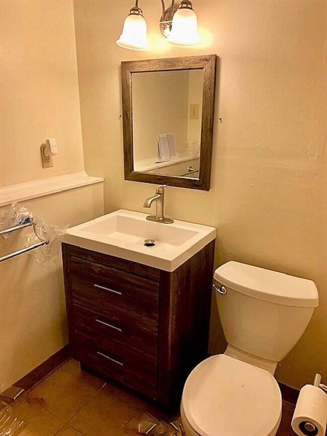 Building Photo - STUDENTS WELCOME! 3-Bed / 2-Bath Home 2 Miles from CSU