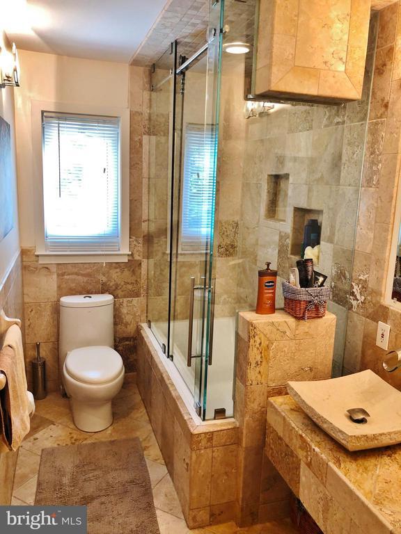 Building Photo - 10309 Bells Mill Terrace